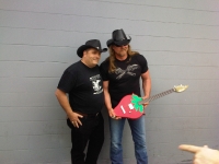 Doug hanging with Trace Adkins 